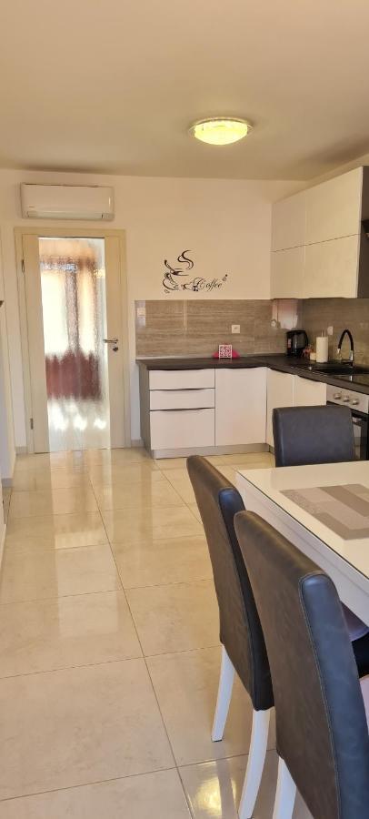 Apartman Tessa Vela Luka Exteriér fotografie
